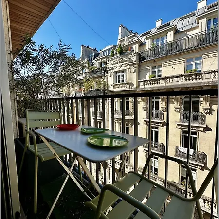 70s Style 3 Or 4p With Balcony Near Champs-élysées París