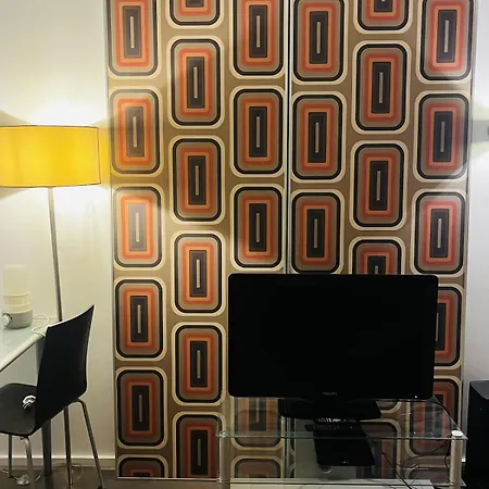 70s Style 3 Or 4p With Balcony Near Champs-elysees *